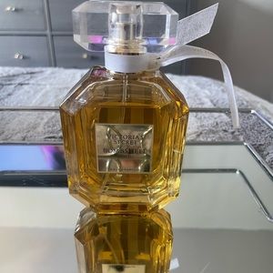 Victoria Secret Bombshell perfume